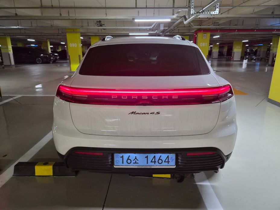Porsche Macan 2025