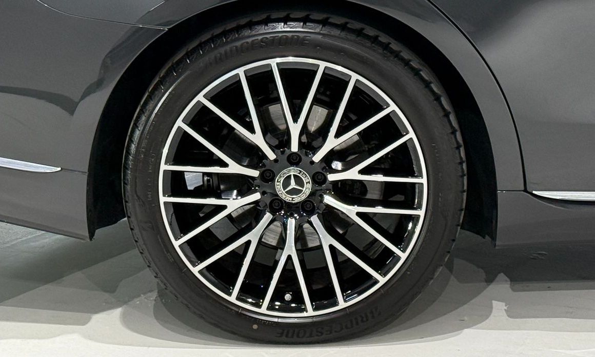 Mercedes-Benz S-Class 2025