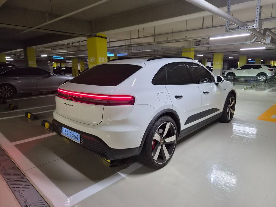 Porsche Macan 2025