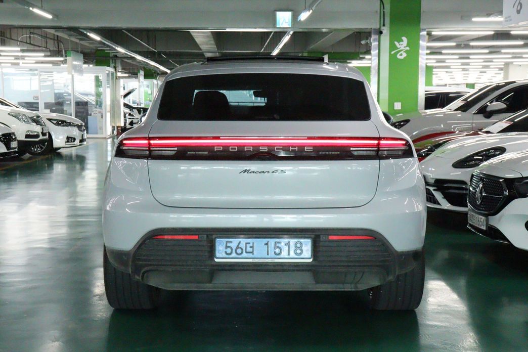 Porsche Macan 2025