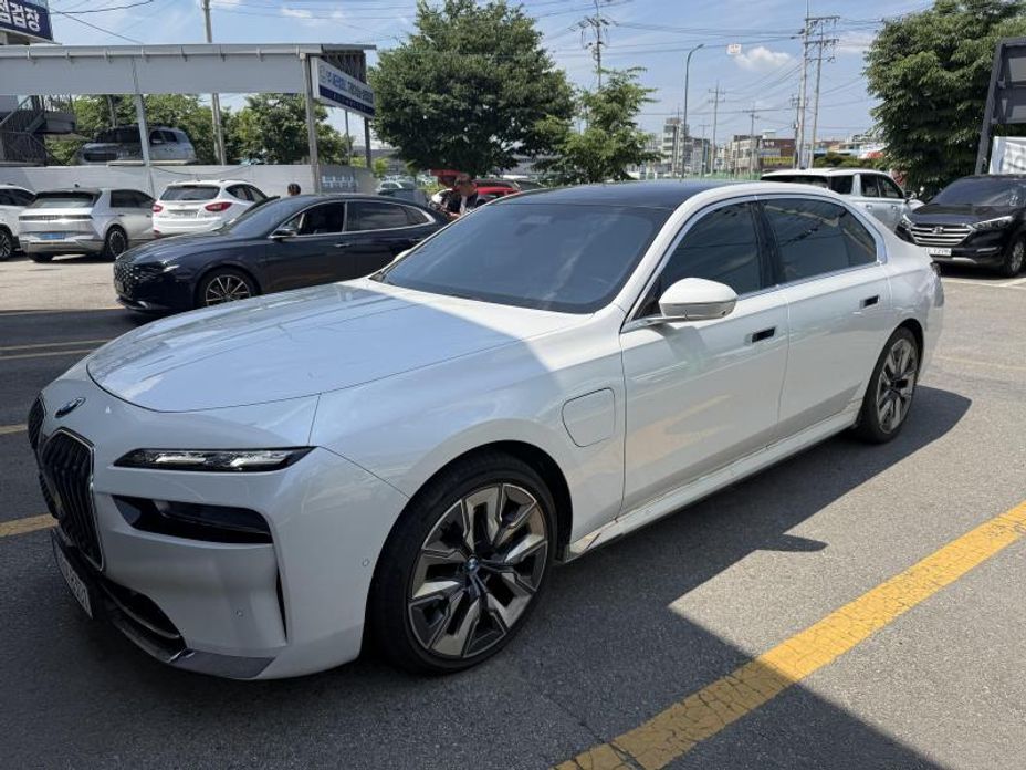 BMW 7-Series 2023