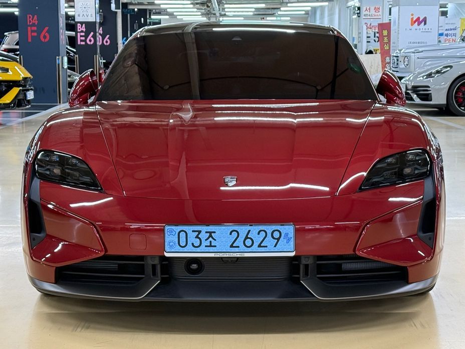 Porsche Taycan 2025