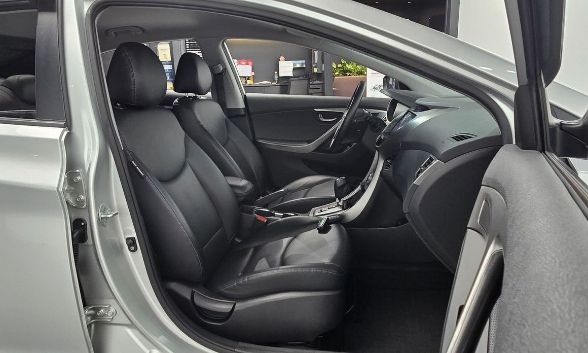 Hyundai AVANTE 2013