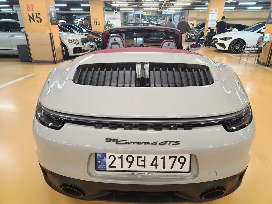 Porsche 911 2023