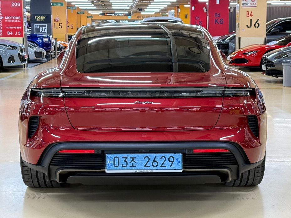 Porsche Taycan 2025