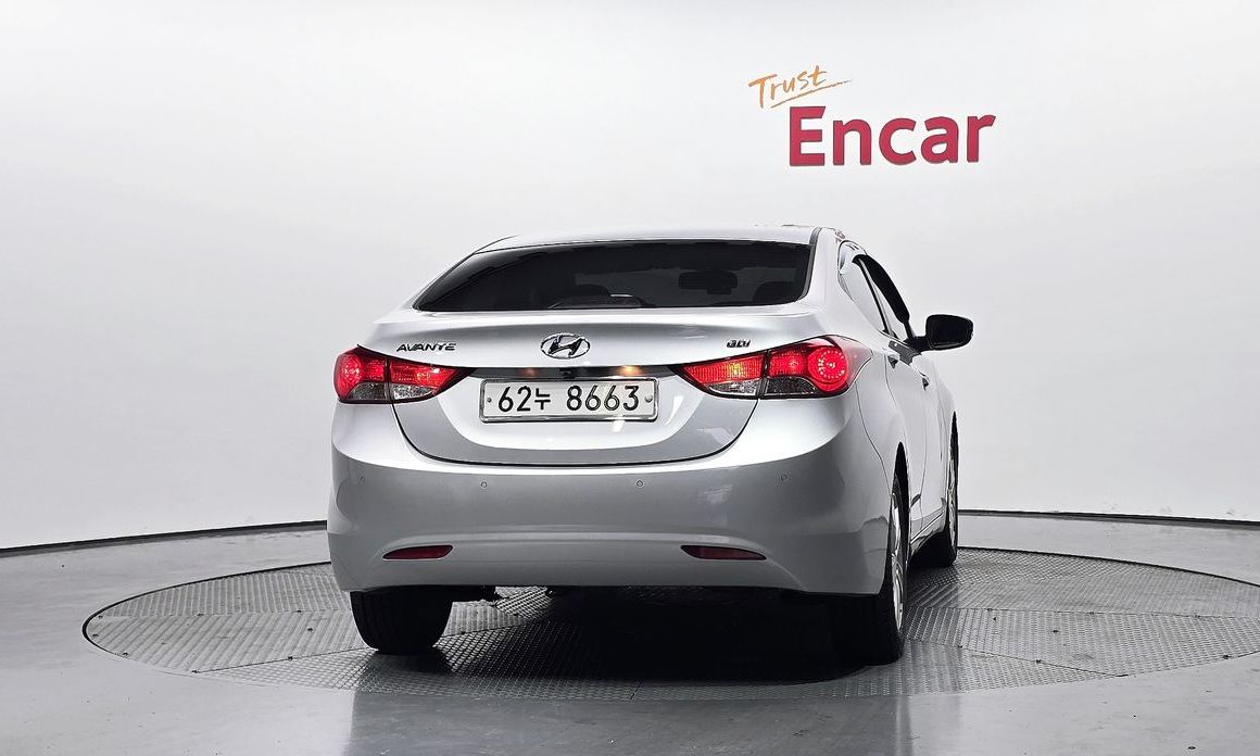 Hyundai AVANTE 2013