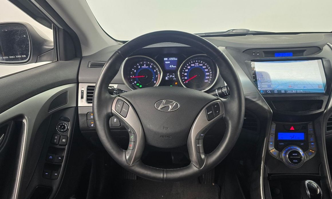 Hyundai AVANTE 2013