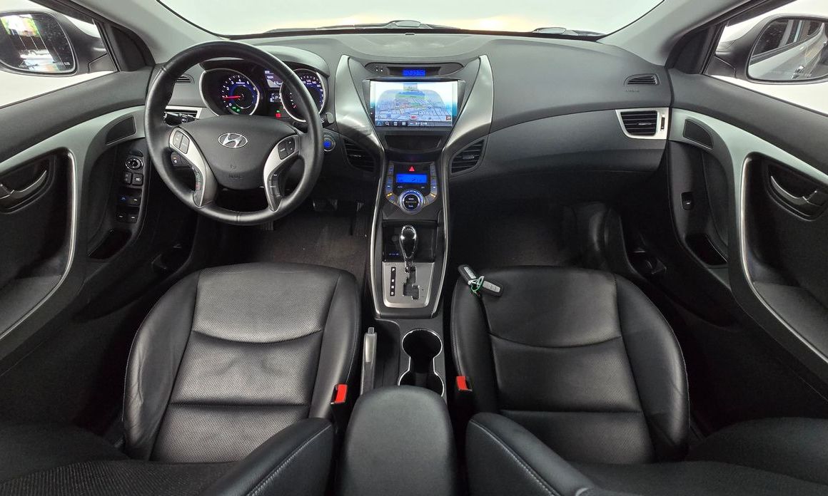 Hyundai AVANTE 2013