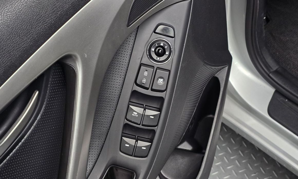 Hyundai AVANTE 2013