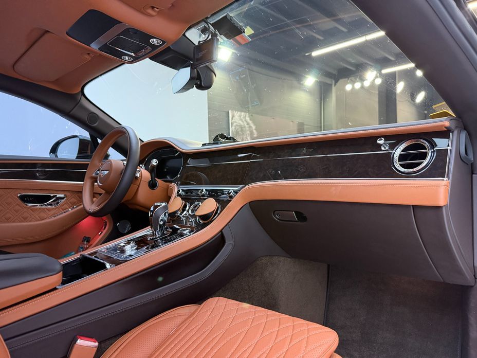 Bentley Continental 2021