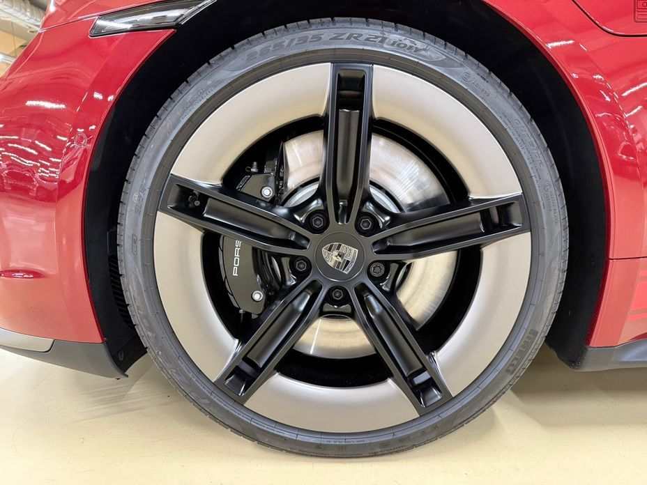 Porsche Taycan 2025