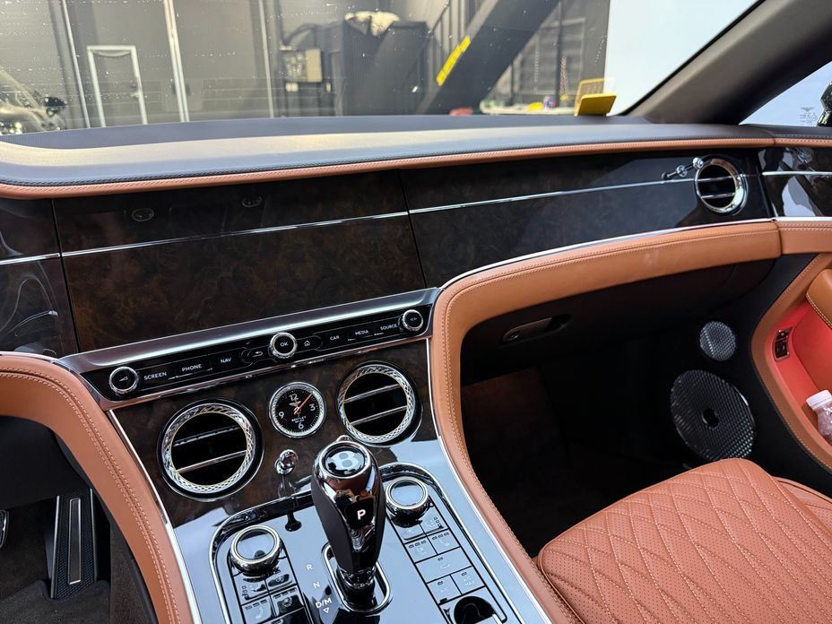 Bentley Continental 2021