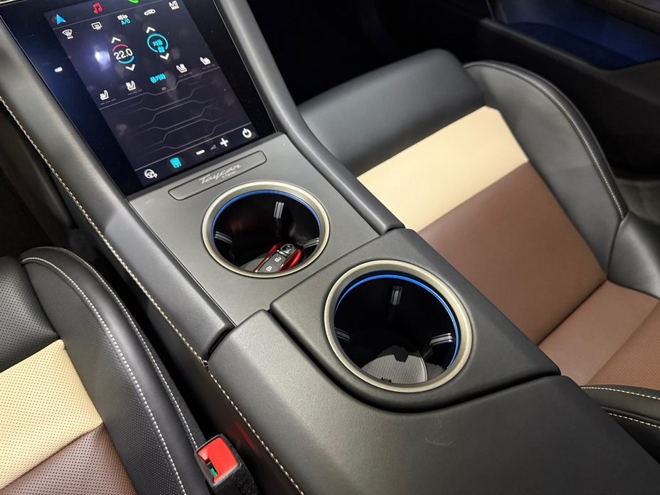 Porsche Taycan 2025