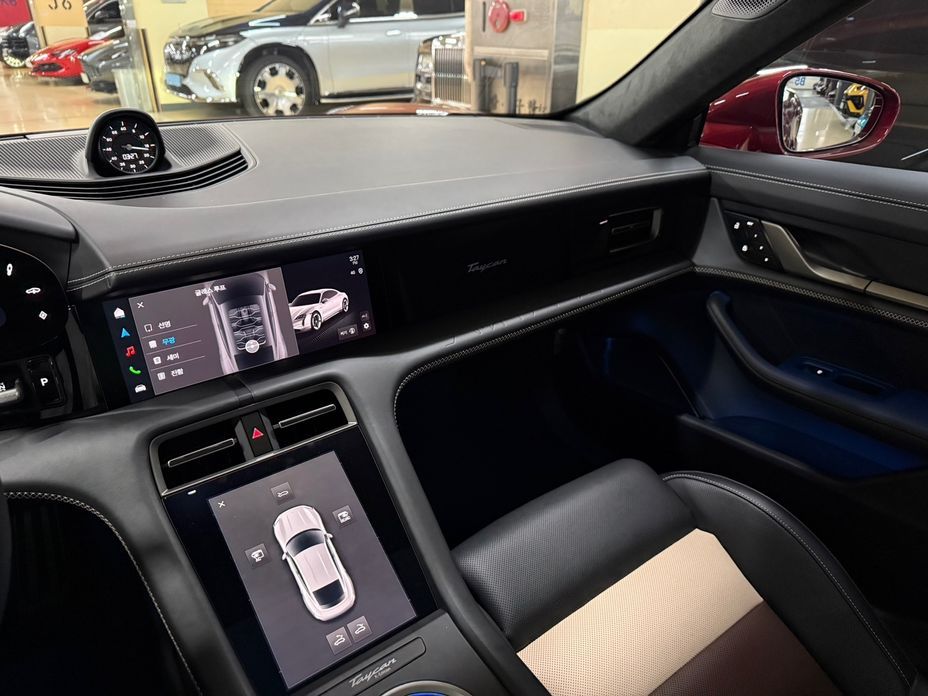Porsche Taycan 2025