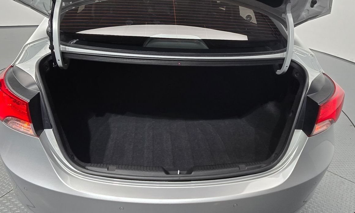 Hyundai AVANTE 2013