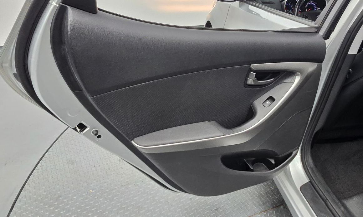 Hyundai AVANTE 2013