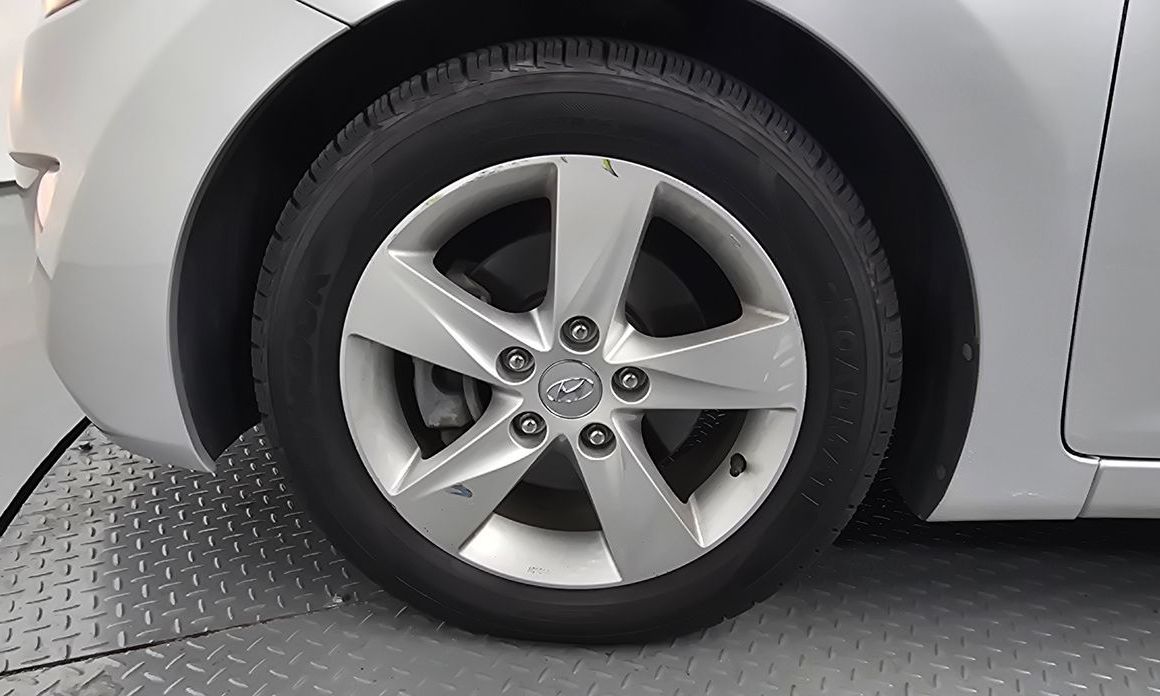 Hyundai AVANTE 2013