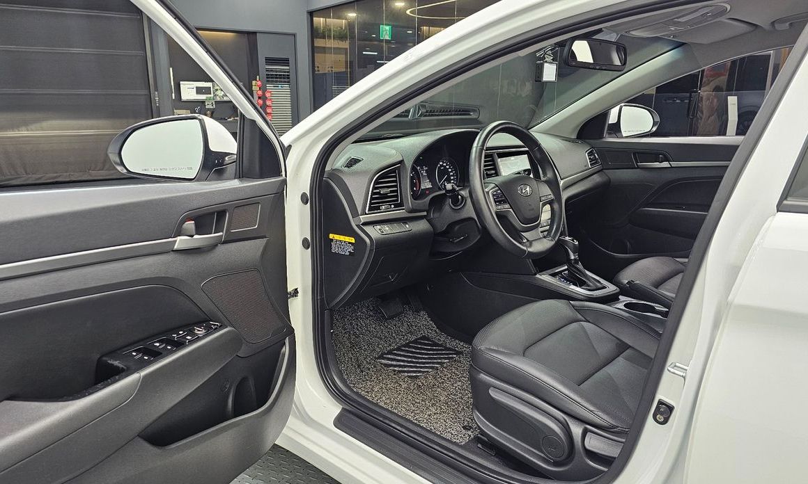 Hyundai AVANTE 2017