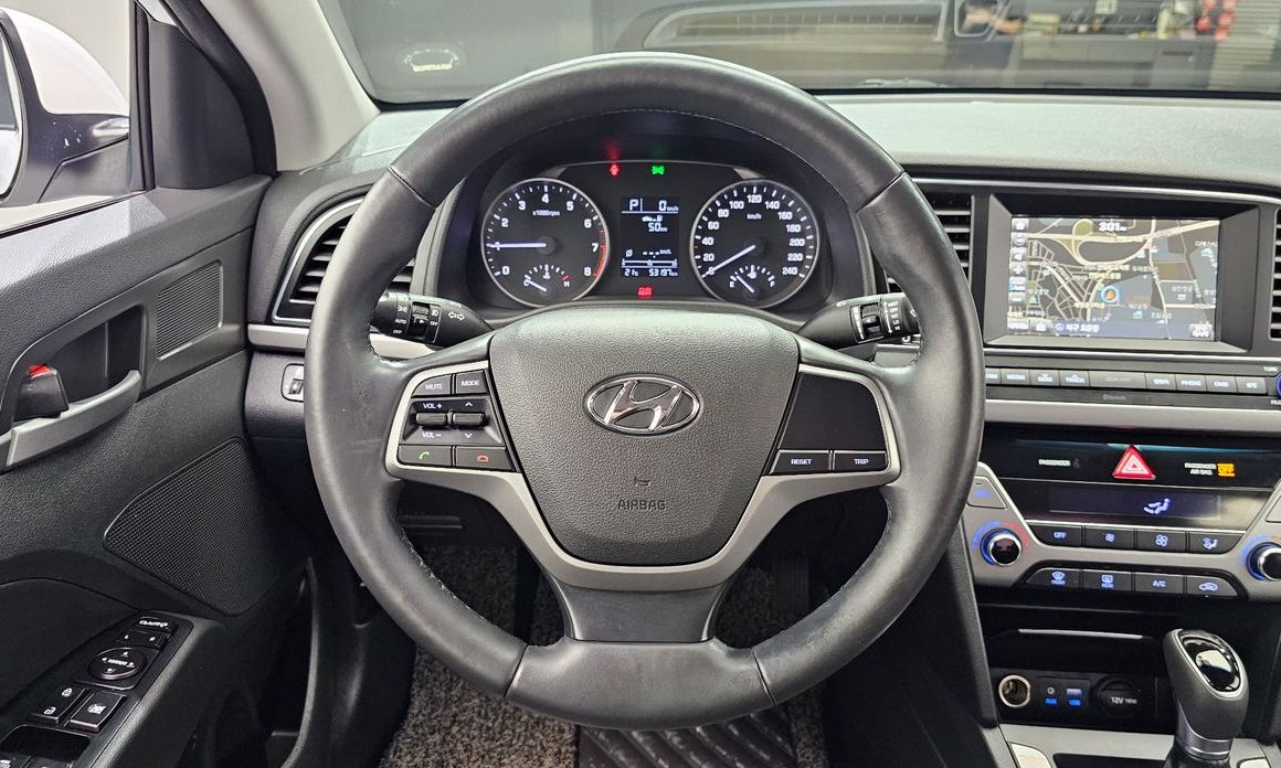 Hyundai AVANTE 2017