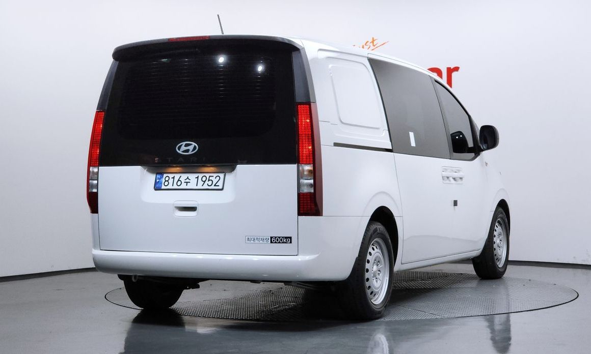 Hyundai Staria 2025