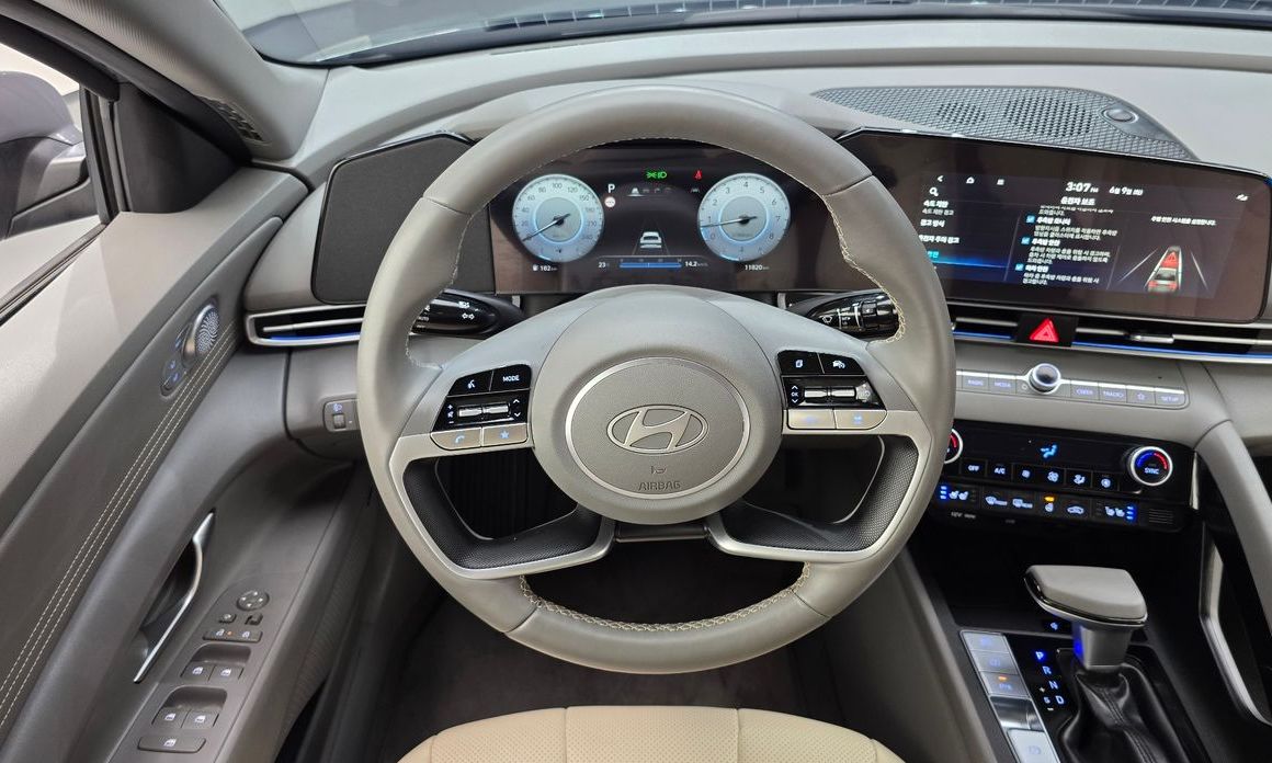 Hyundai AVANTE 2025