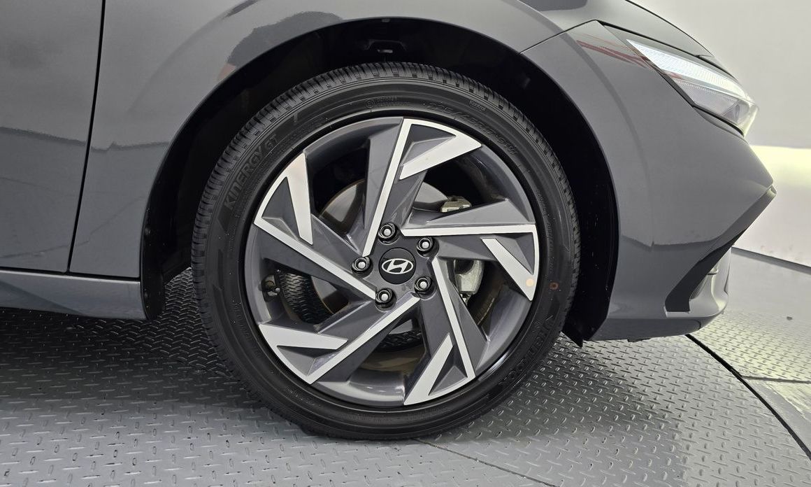 Hyundai AVANTE 2025