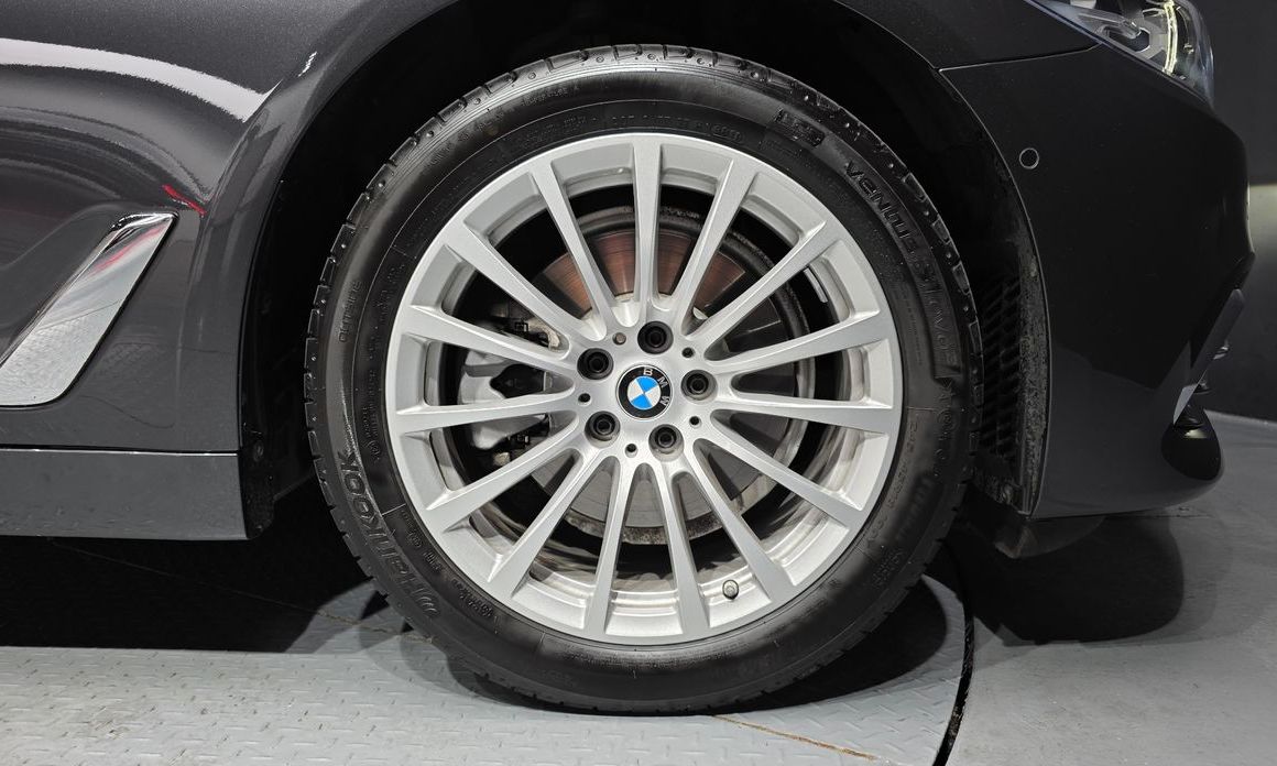 BMW 5-Series 2020