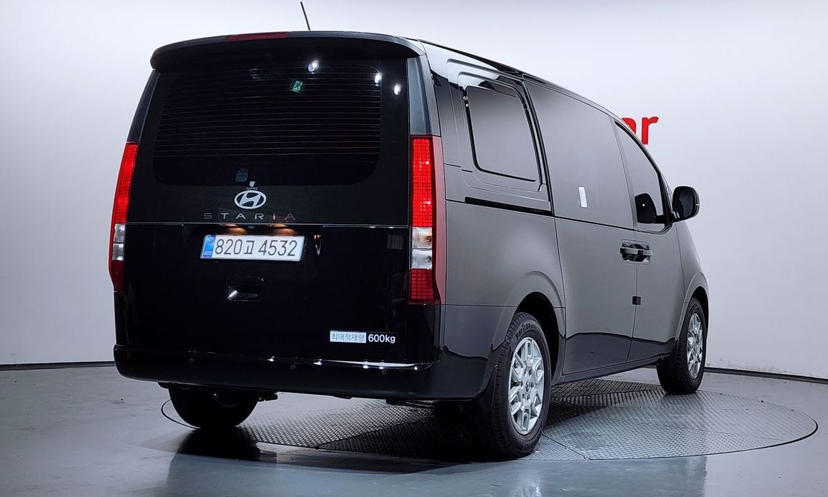 Hyundai Staria 2025