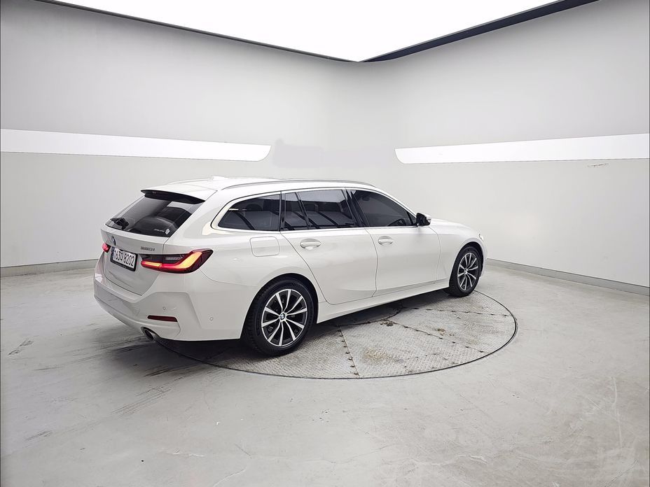 BMW 3-Series 2023