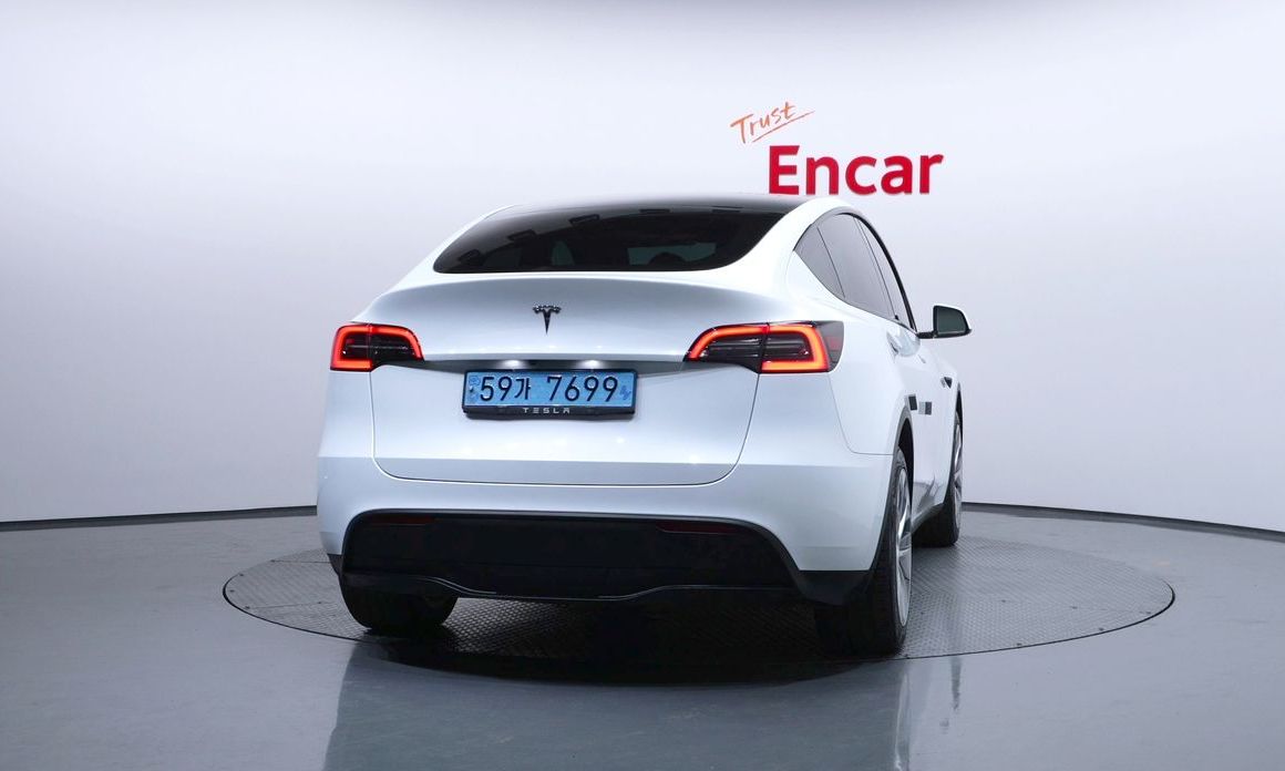Tesla Model Y 2023