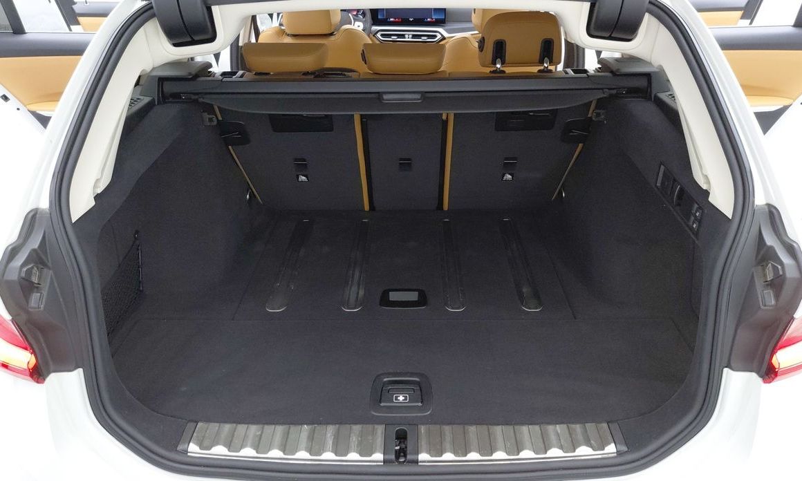 BMW 3-Series 2023