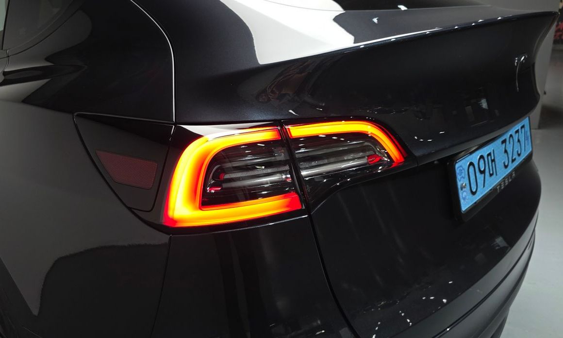 Tesla Model Y 2025