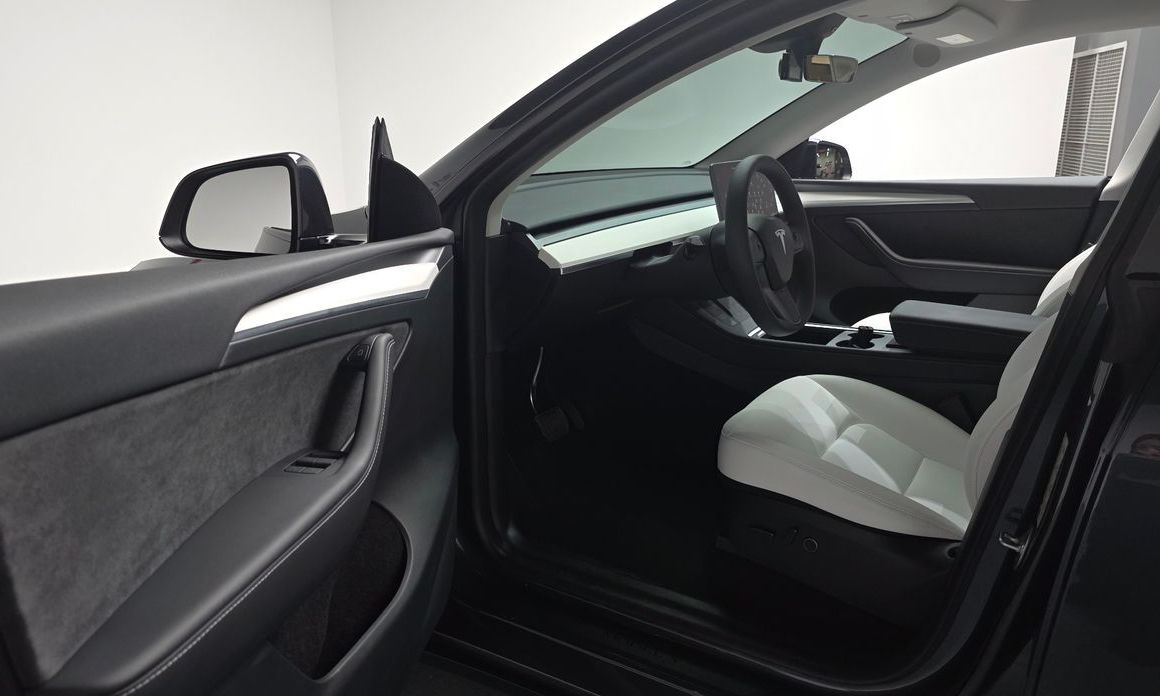 Tesla Model Y 2025