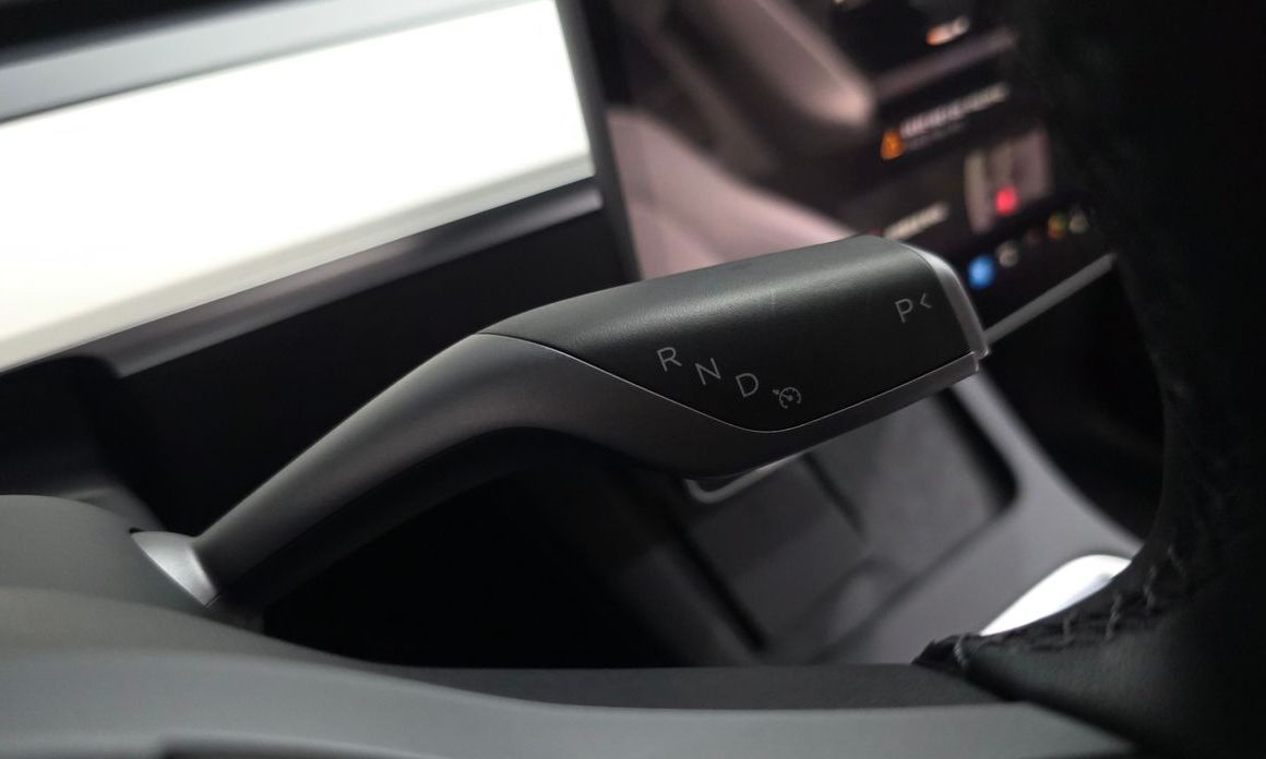Tesla Model Y 2025