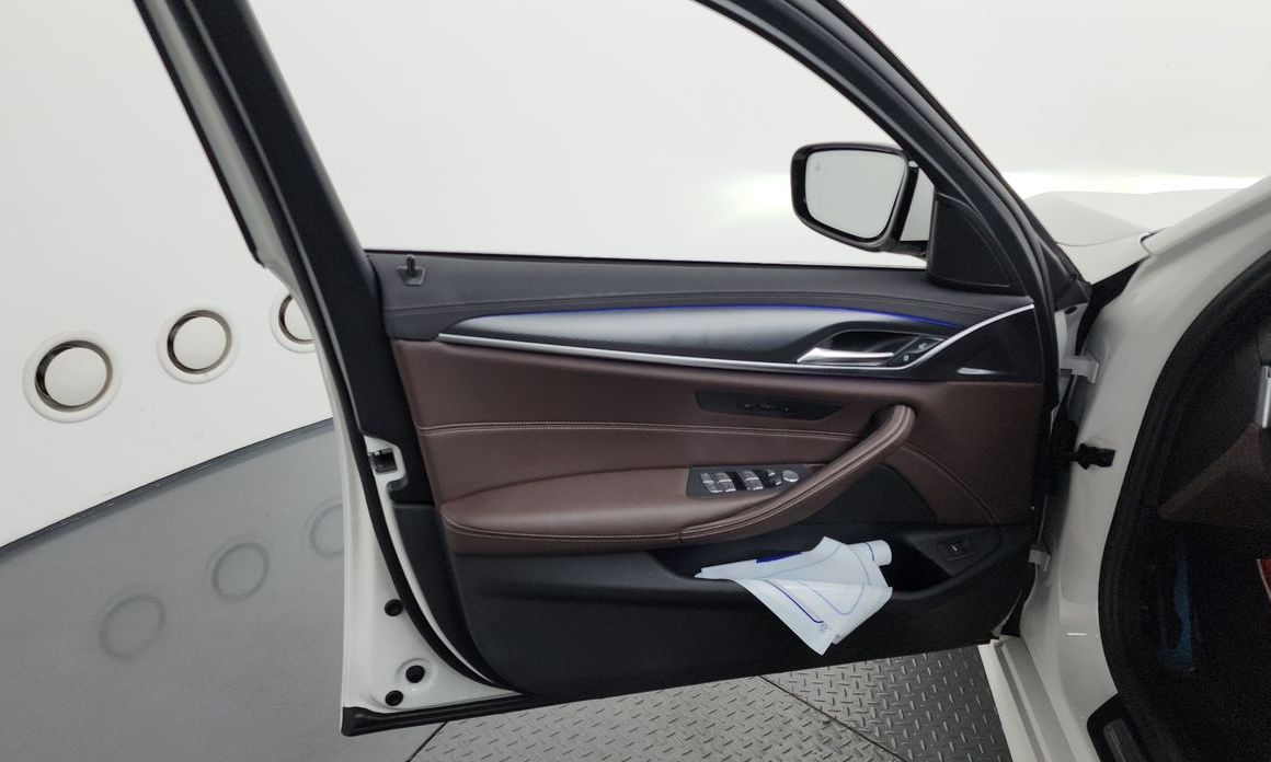 BMW 5-Series 2023