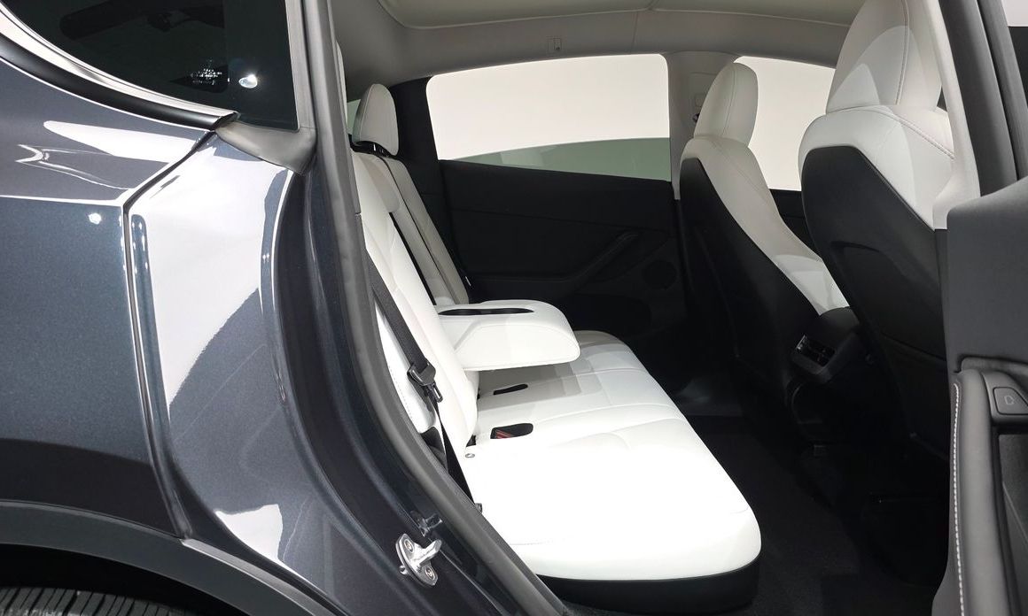 Tesla Model Y 2025