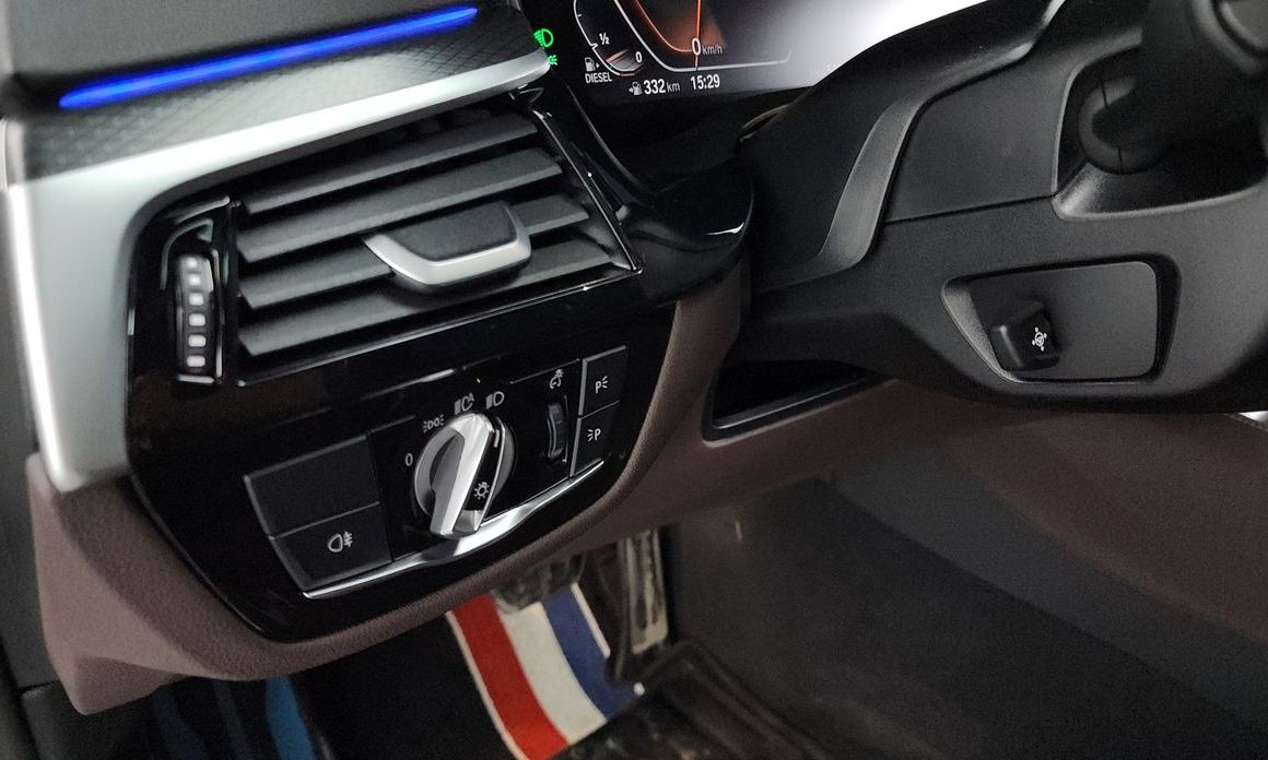 BMW 5-Series 2023