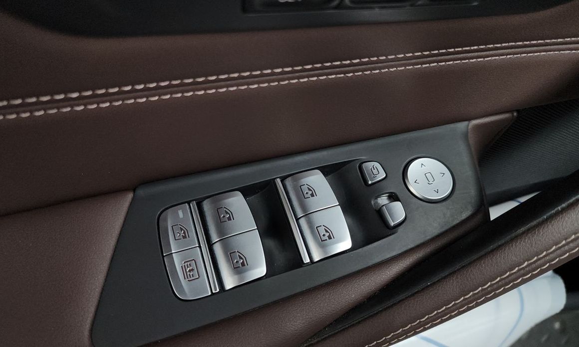 BMW 5-Series 2023