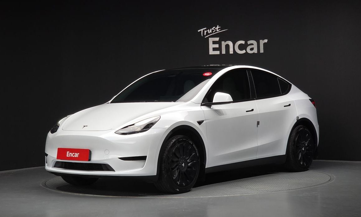 Tesla Model Y 2024