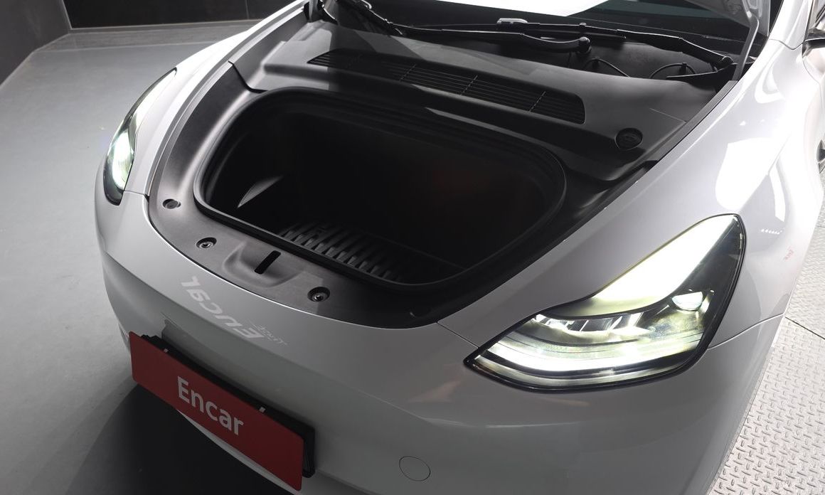 Tesla Model Y 2024