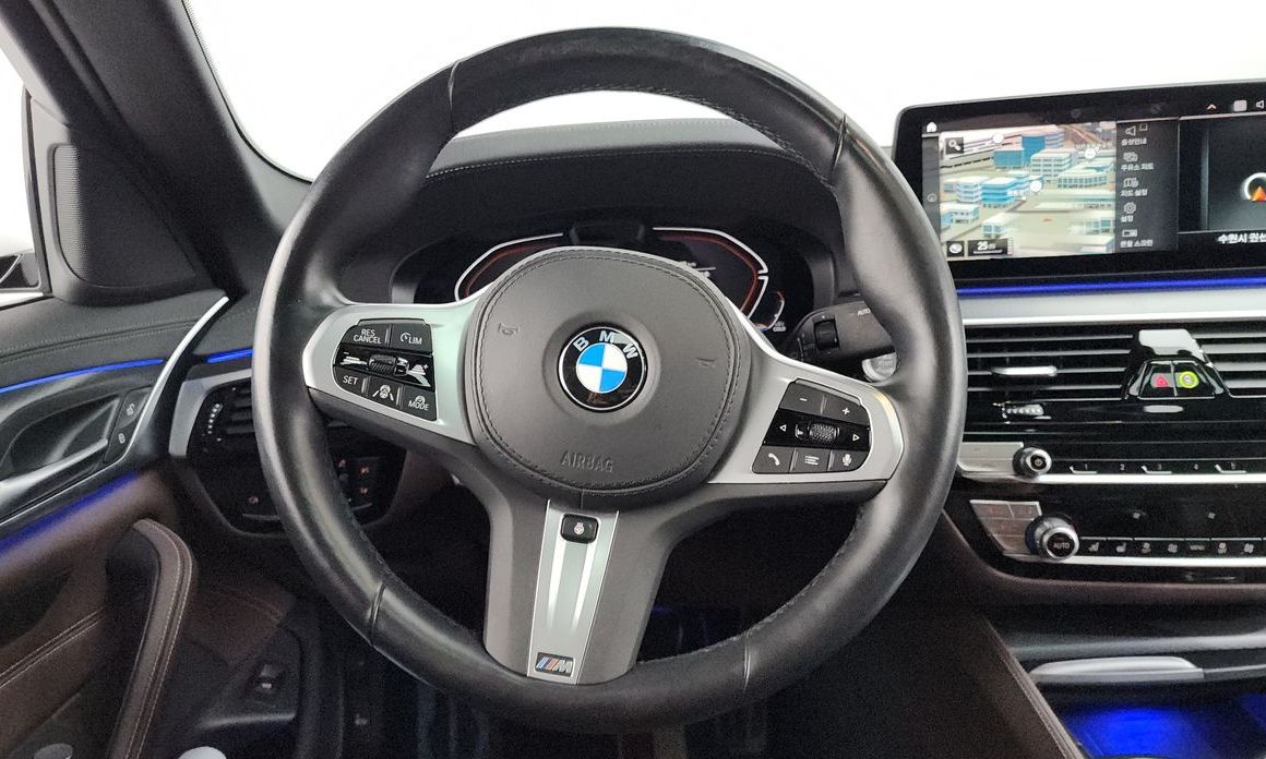 BMW 5-Series 2023