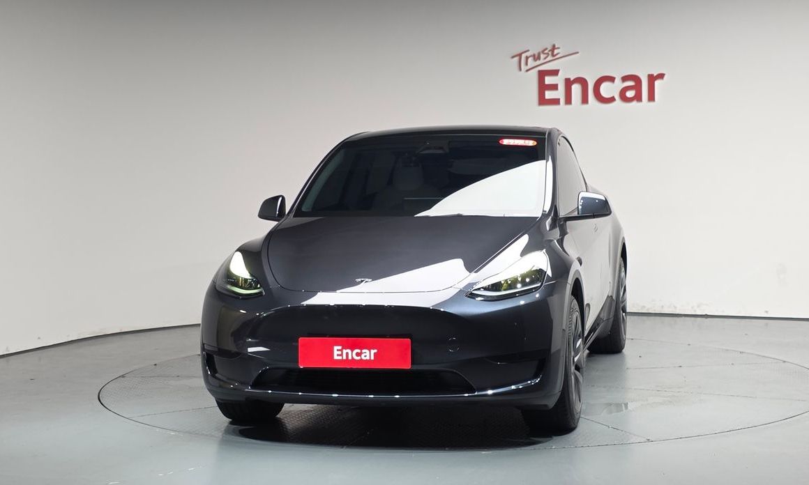 Tesla Model Y 2025