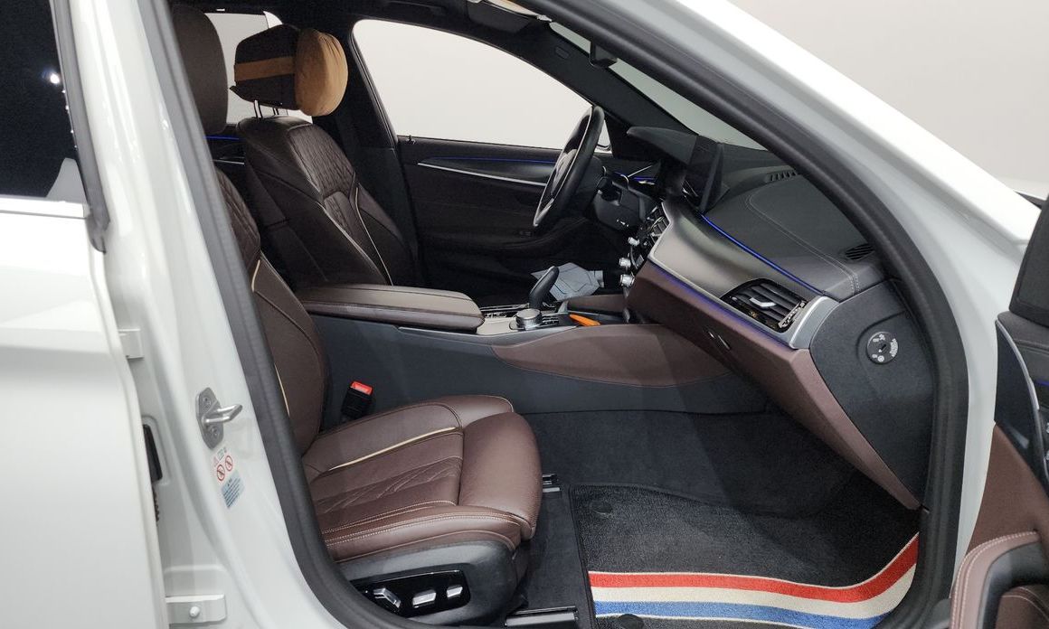 BMW 5-Series 2023
