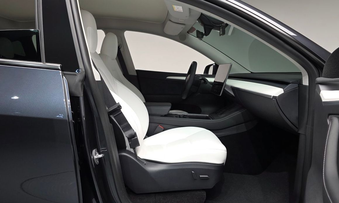 Tesla Model Y 2025
