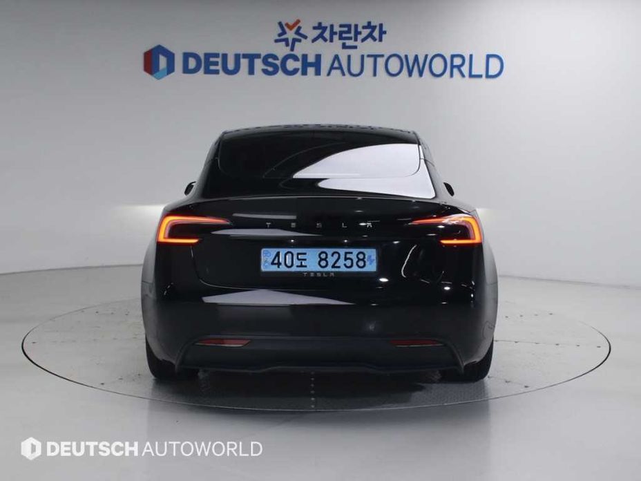Tesla Model 3 2024