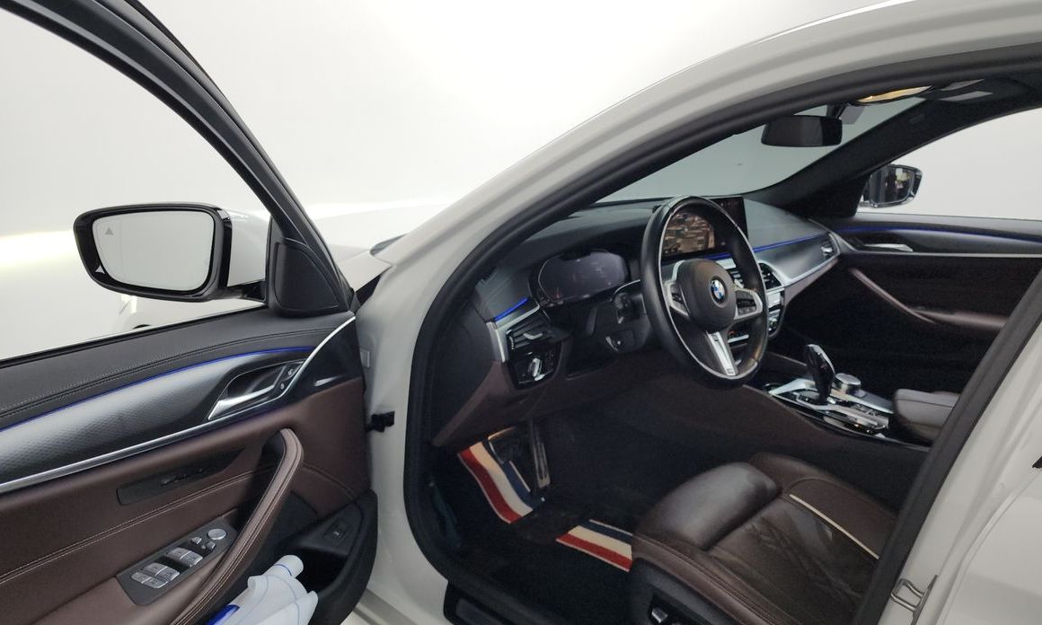 BMW 5-Series 2023