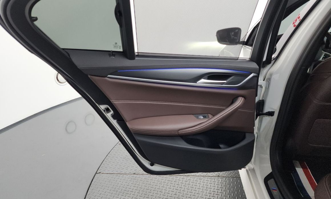 BMW 5-Series 2023