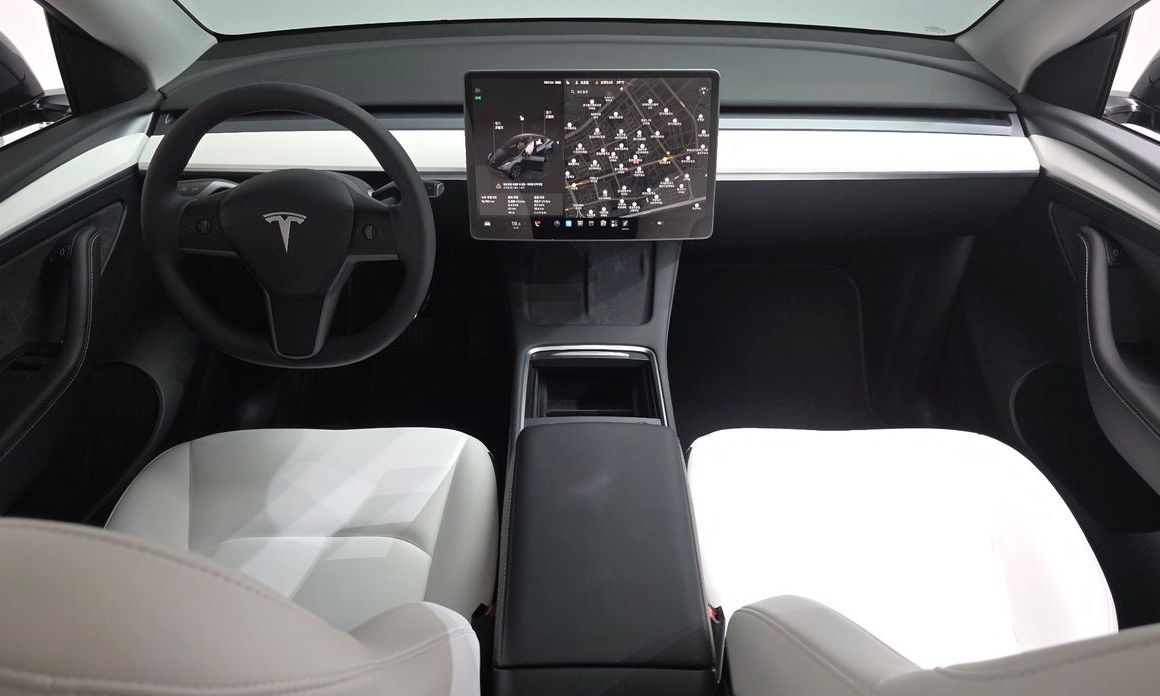 Tesla Model Y 2025