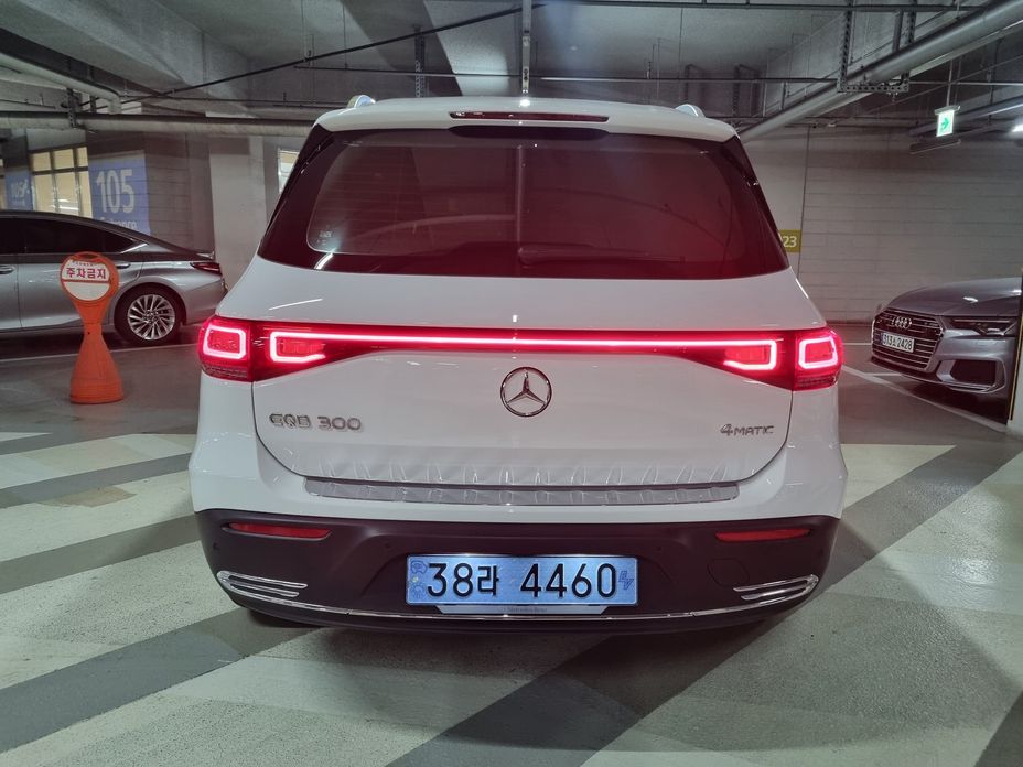 Mercedes-Benz EQB 2024