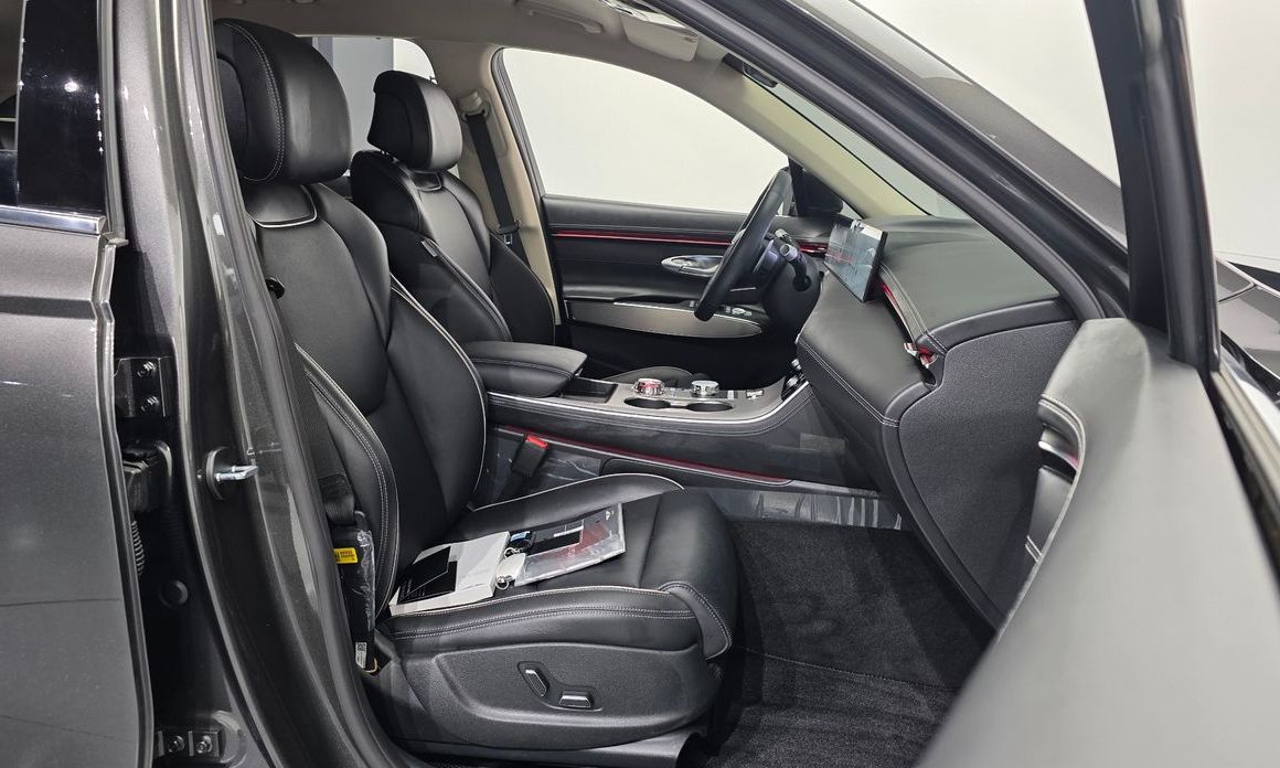 Genesis GV70 2025